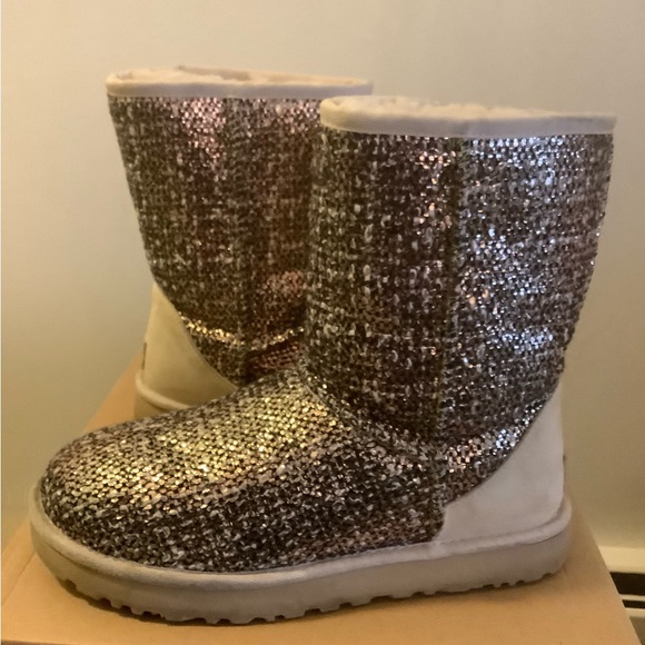 Ugg Classic Frill boot - Picture 1 of 5